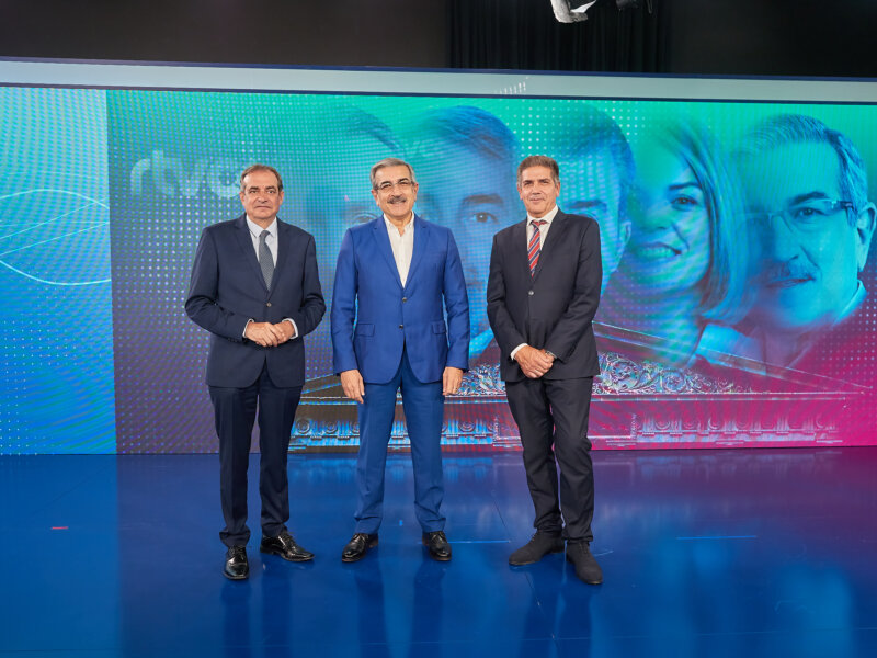 Candidato a la Presidencia de Canarias, Román Rodríguez (NC-BC) en el centro de la imagen / Imagen de RTVC