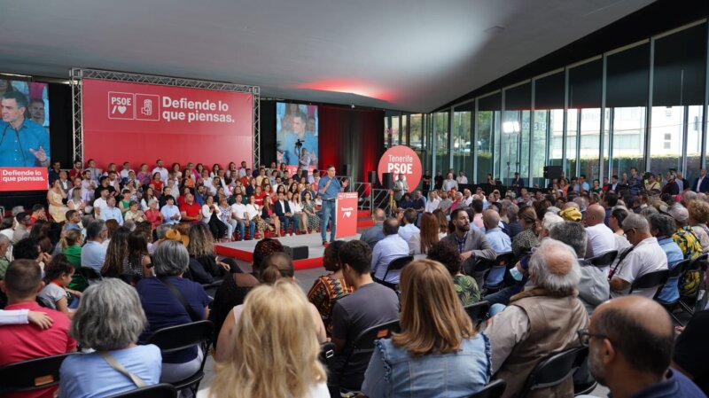 Sánchez participa en un acto del PSOE en Tenerife