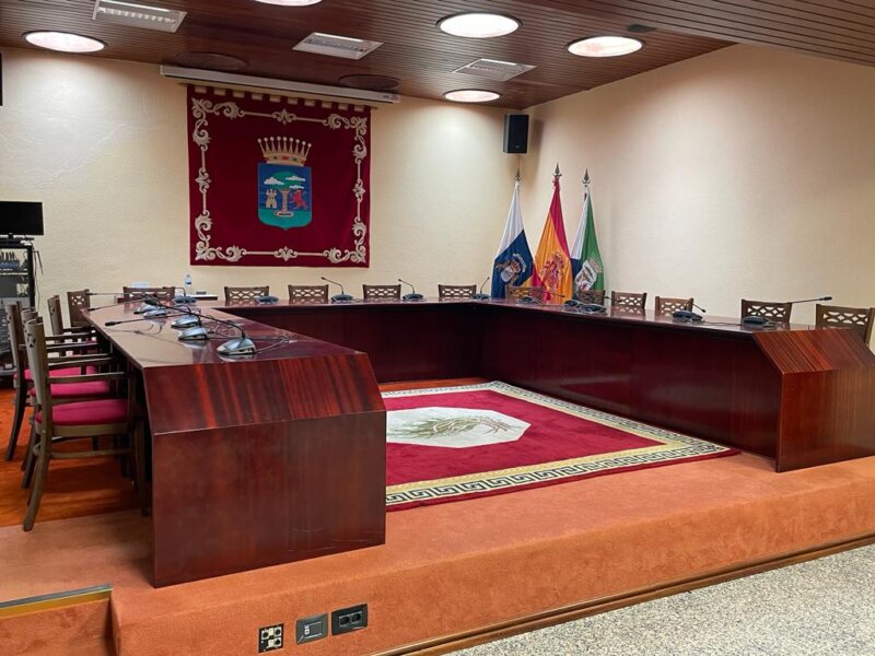 Fecha y hora de constitución del Cabildo de El Hierro. En la imagen Salón de Plenos Cabildo de El Hierro