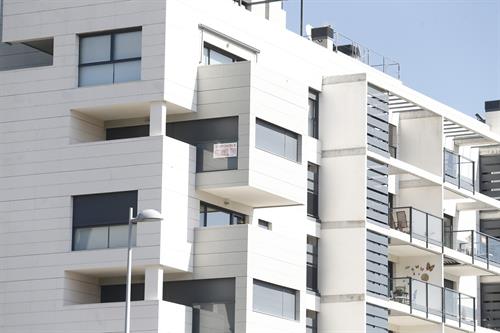 Edificio de viviendas residenciales. Imagen de archivo