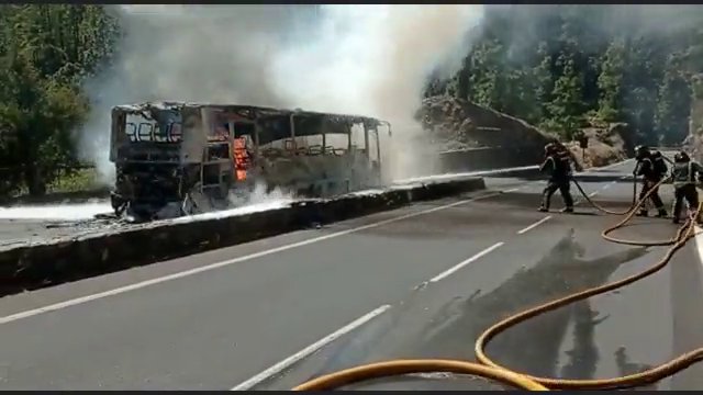 Arde una guagua de turismo en Vilaflor