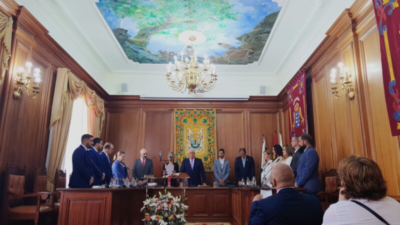 Los concejales electos en el ayuntamiento de Valverde (El Hierro) en el día de constitución de la institución / RTVC