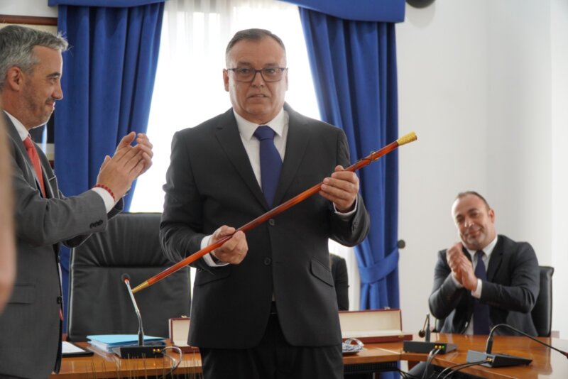 Juan RaJuan Ramos con el bastón de mando de San Juan de la Rambla (Tenerife)mos con el bastón de mando de San Juan de la Rambla (Tenerife)