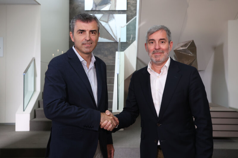 El secretario general de Coalición Canaria y el presidente del PP de Canarias, Fernando Clavijo y Manuel Domínguez, respectivamente, han cerrado este martes las comisiones negociadoras para gobernar juntos en Canarias