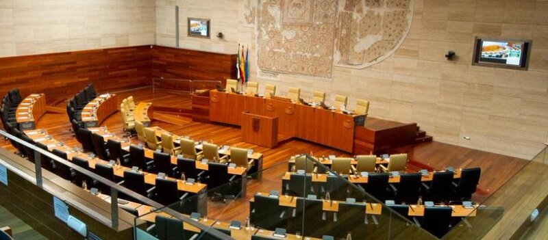 El PP ofrece a Vox presidir la Asamblea de Extremadura