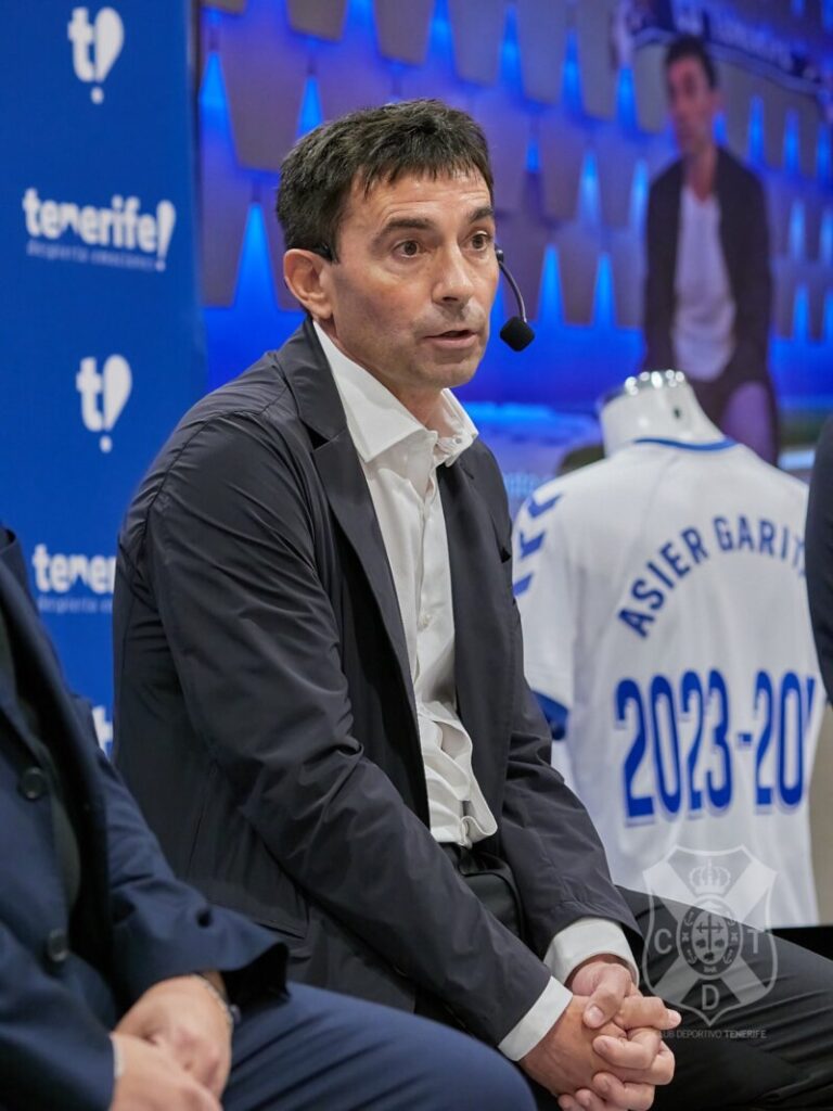 El técnico del CD Tenerife Asier Garitano durante su presentación / CD Tenerife 