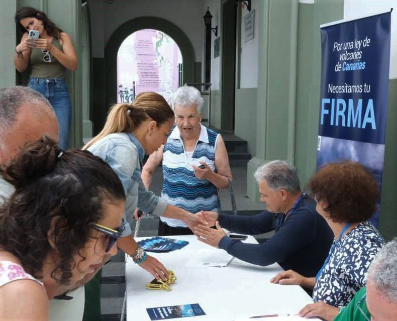 El apoyo a la Ley de Volcanes supera las 15.000 firmas