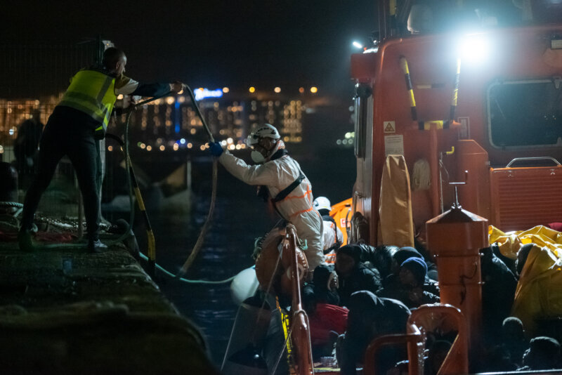 Rescatan a 140 personas en un cayuco avistado por un petrolero a 222 Kms de Gran Canaria