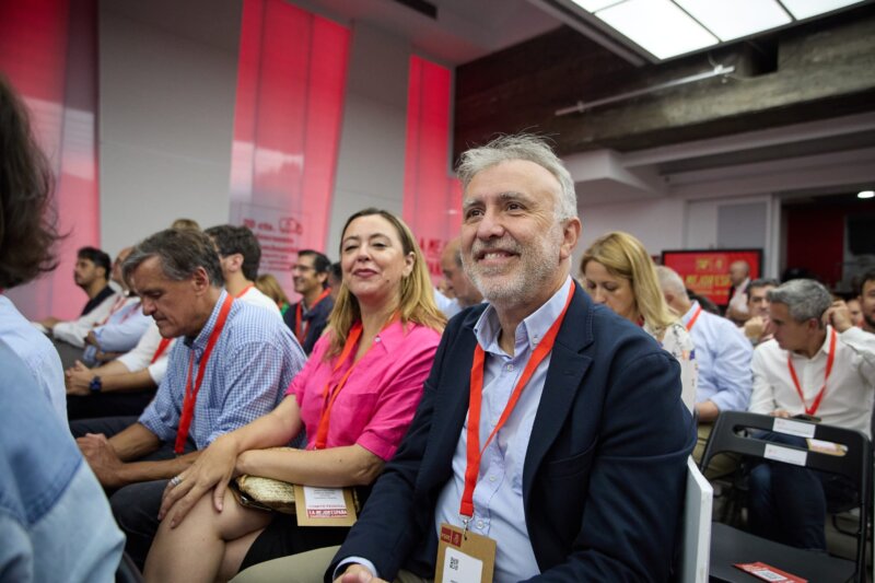 A mencionado encuentro también acudió el secretario general del Partido en Canarias, Ángel Víctor Torres, y aseguró que las listas en las islas gozan de unanimidad