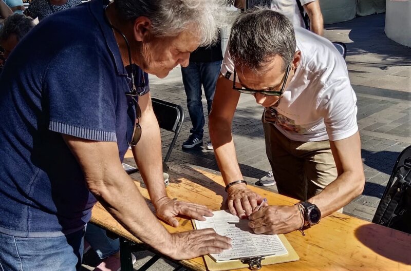 1.200 personas firman en Los Llanos a favor de  la ley de volcanes 