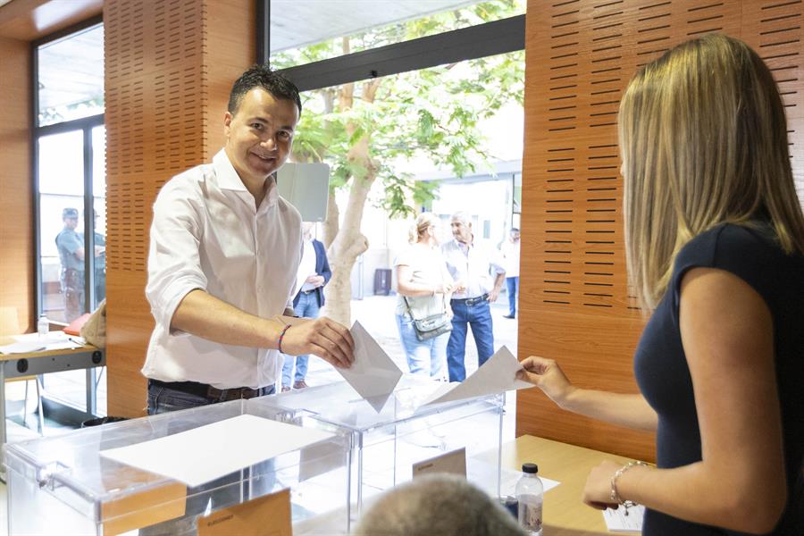 Héctor Gómez anima a votar "para no retroceder ni un mílímetro" en los derechos