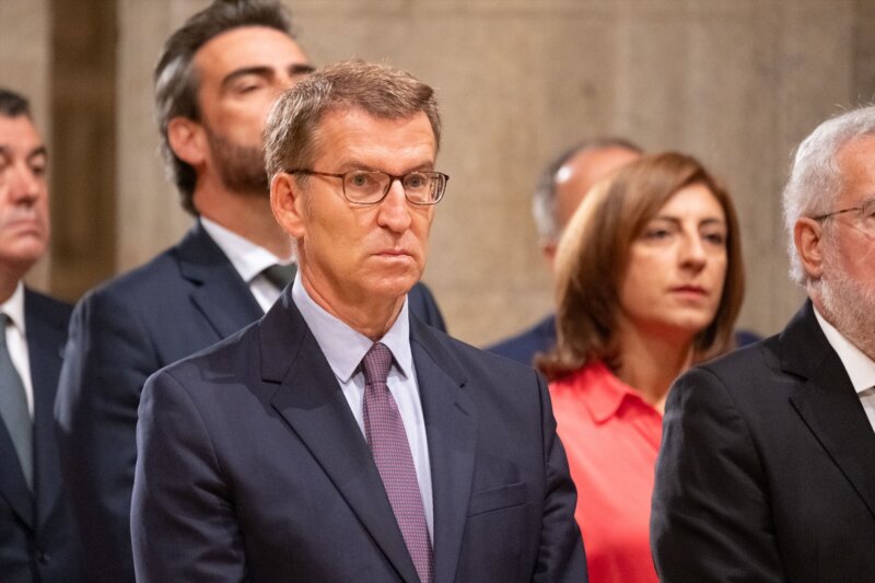 El presidente del Partido Popular y candidato a la presidencia del Gobierno de España, Alberto Núñez Feijóo, durante la ofrenda al Apóstol, el 25 de julio de 2023, en Santiago de Compostela / Europa Press