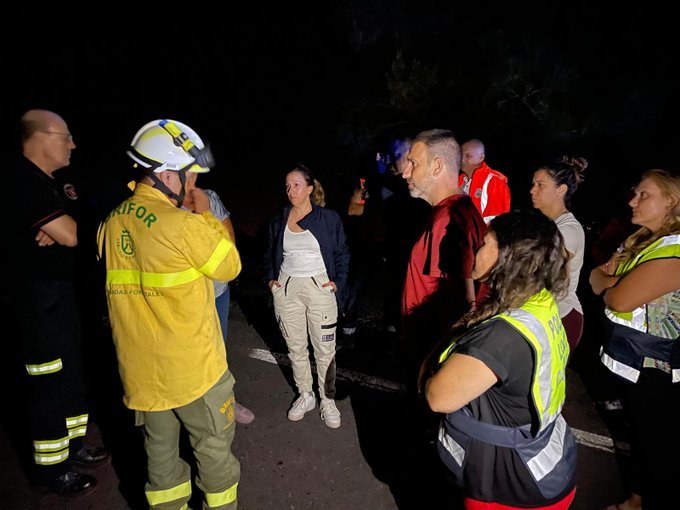 Mejora la situación del incendio de Arafo, en Tenerife, pero sigue sin poder controlarse