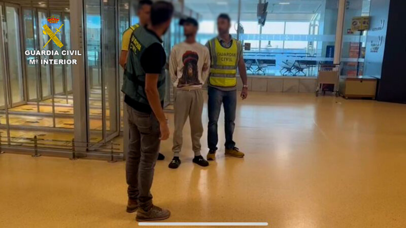 Detienen a dos personas que estafaban en Canarias a compradores de vehículos de segunda mano