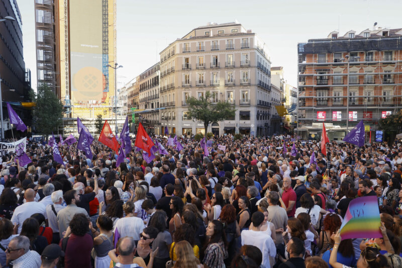 Cientos de personas se concentraron en Madrid para apoyar a las jugadoras de la selección femenina