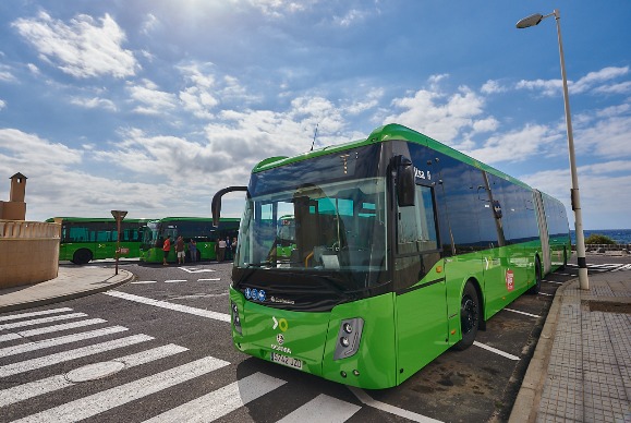 Improcedente el despido de un conductor de TITSA que no usó mascarilla cuando tenía covid