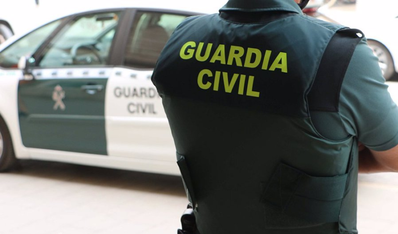 Tras recibir la alerta, agentes de la Guardia Civil interceptaron el vehículo en la estación de guaguas de Gran Tarajal y la desalojaron