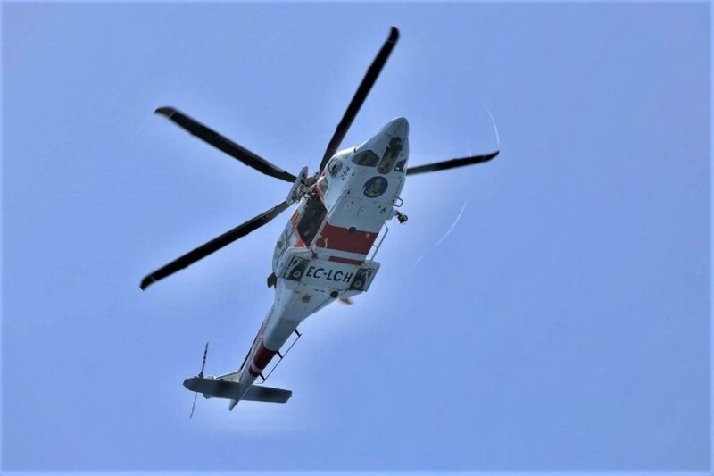 Salvamento Marítimo ha rescatado a una persona que resultó herida tras impactar con una zódiac contra unas rocas en la localidad de Tufia, en el municipio de Telde, en Gran Canaria.