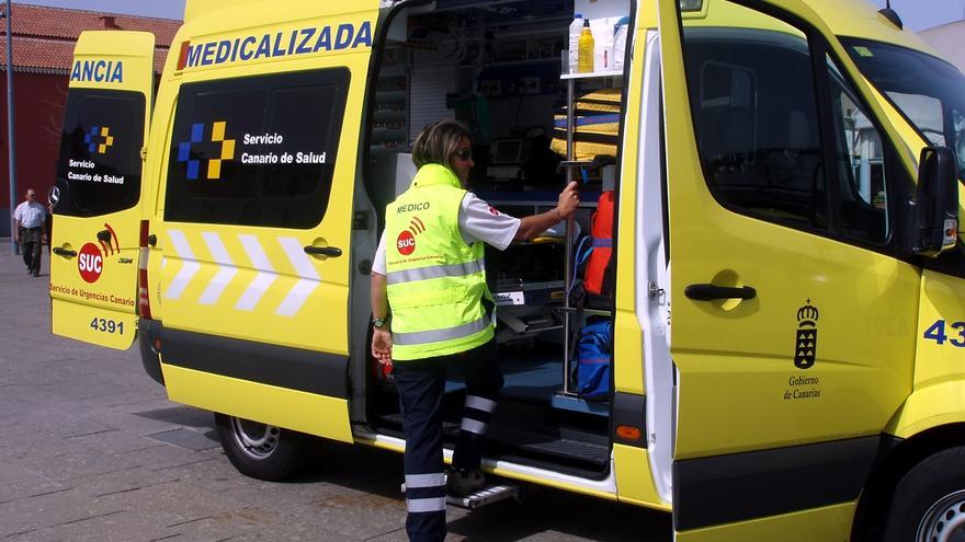 El varón sufrió un traumatismo en miembro inferior de carácter moderado, por lo que bomberos del Consorcio y la enfermera de la ambulancia sanitarizada del SUC accedieron hasta el lugar