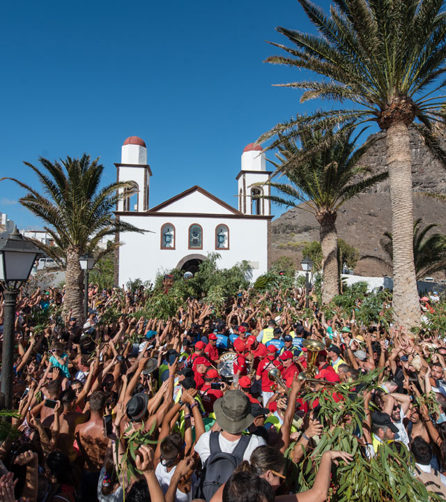 Televisión Canaria retransmite la Bajada de la Rama de Agaete