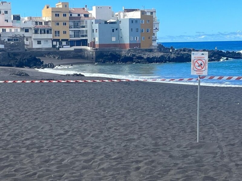 Playa Grande de Playa Jardín, en Puerto de la Cruz, cerrada al baño desde el mes de julio