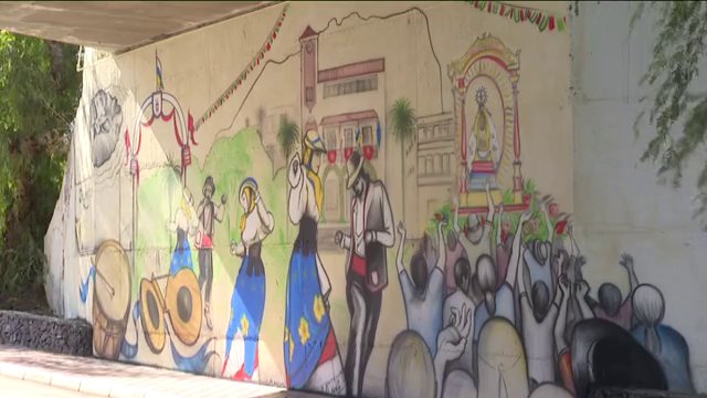 Un gran mural luce ya por en la capital gomera por las Lustrales