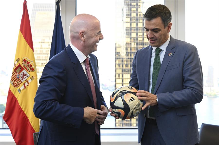 Sánchez defiende ante Infantino la candidatura al Mundial 2030