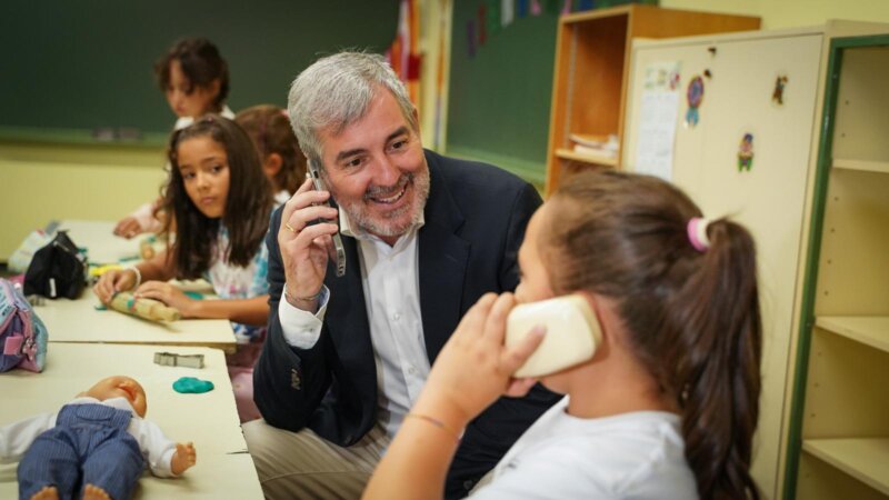 El presidente de Canarias, Fernando Clavijo, ha estado en la inauguración del curso en el CEIP Agustín Hernández Díaz en Moya 