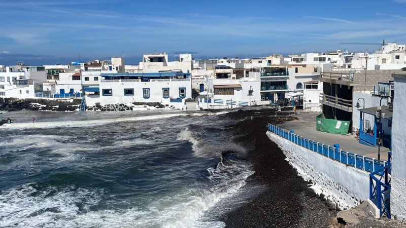 Denuncian a un pescador jubilado por faenar en Fuerteventura 