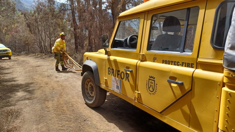 Noche sin reactivaciones en el incendio de Tenerife