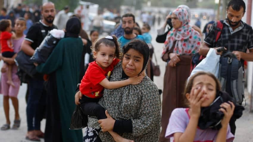 Mujeres, niñas y niños son siempre la parte más vulnerable en cualquier conflicto. Foto: Reuters