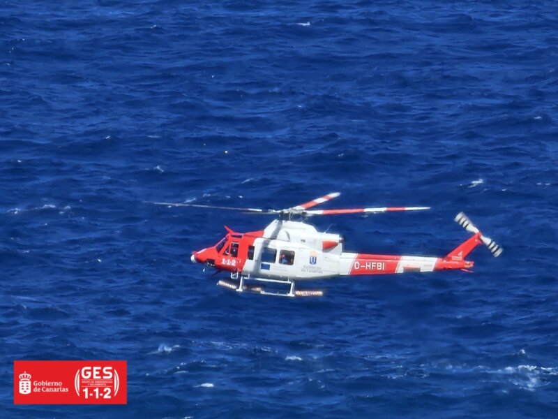 Los bomberos y los rescatadores del GES informaron al Centro Coordinador que una segunda persona en apuros también en el mar logró salir por sus propios medios y no necesitó asistencia sanitaria