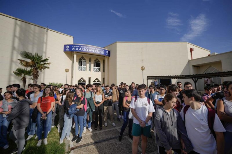 Córdoba rinde homenaje con su silencio al joven Álvaro Prieto