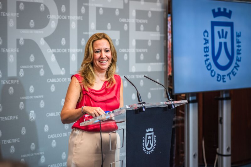 Los residentes de Tenerife no pagarán la tasa de acceso a los espacios protegidos. Imagen: La presidenta del Cabildo de Tenerife, Rosa Dávila.