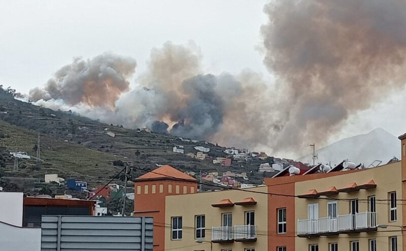 Reactivación incendio en Santa Úrsula.