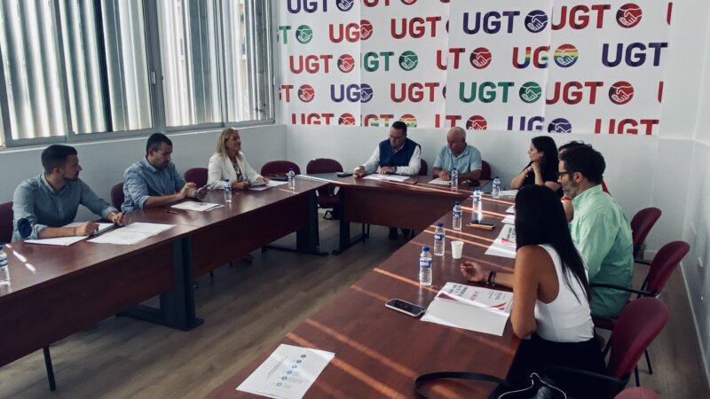 Reunión de Poli Suárez con UGT y STEC tras la cual, ha anunciado que las nuevas plazas de 2 a 3 años priorizarán las necesidades sociales