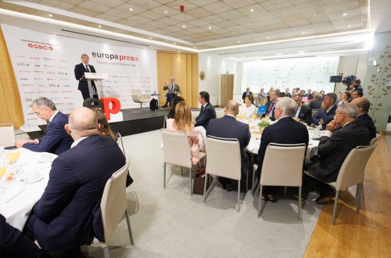 El presidente del Gobierno de Canarias, Fernando Clavijo, durante un desayuno informativo de Europa Press