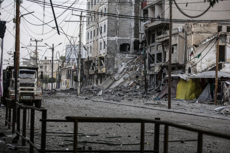 Edificio del Banco Nacional en Gaza destruido por un bombardeo de Israel