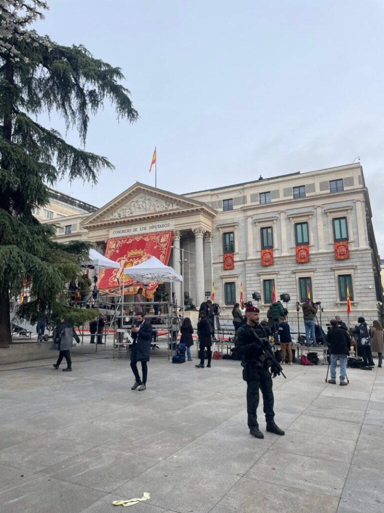 Mucha expectación mediática a las puertas del Congreso de los Diputados en la jura de Leonor / Silvia Mascareño 