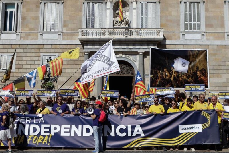 Mil personas marchan junto a la ANC en el sexto aniversario del 1-O