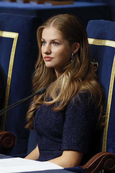 La princesa de Asturias Leonor de Borbón durante la 43º edición de los Premios Princesa de Asturias, en el Teatro Campoamor de Oviedo. EFE/Ballesteros