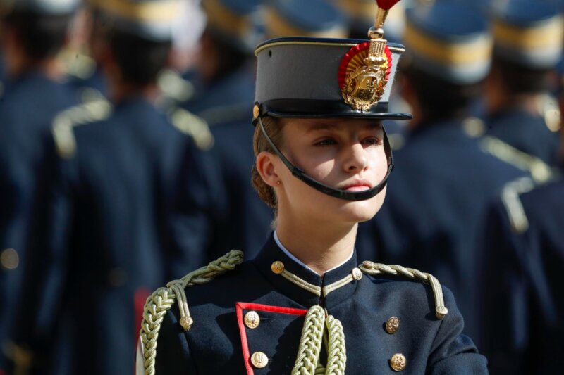 Imagen de la princesa Leonor en su jura de bandera