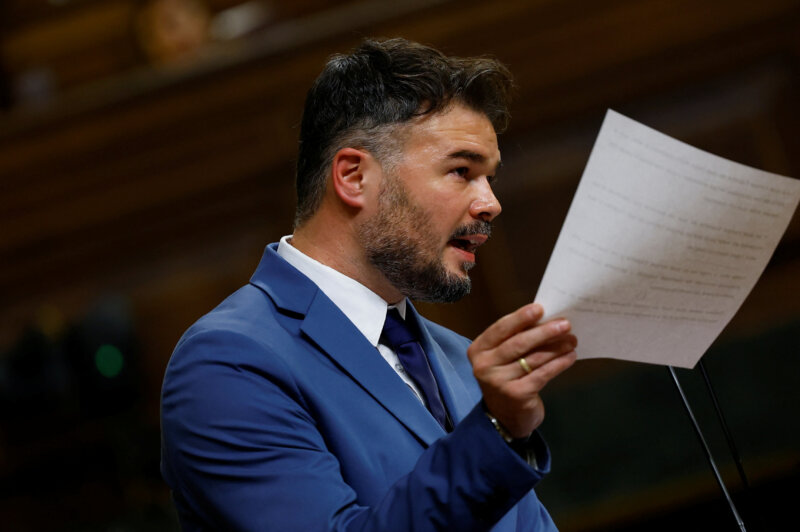 El portavoz de ERC, Gabriel Rufián, durante su intervención en el debate de investidura de Pedro Sánchez / Reuters