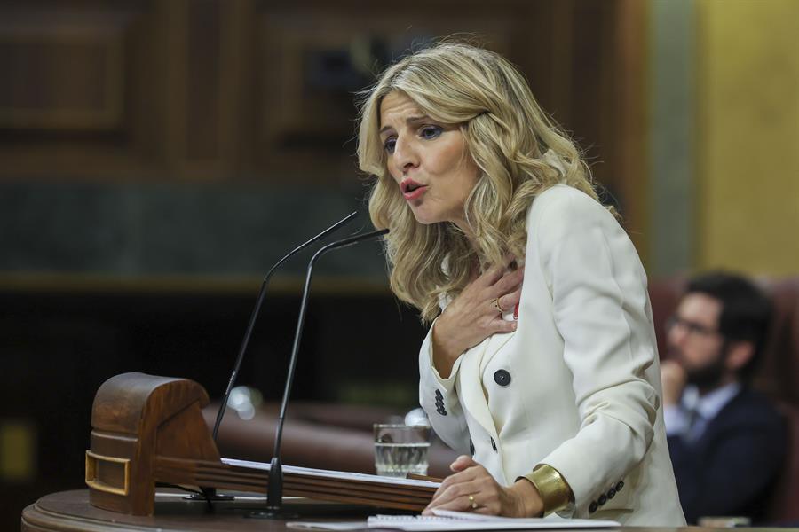 Yolanda Díaz, líder de Sumar, durante el debate de investidura de Pedro Sánchez / EFE 