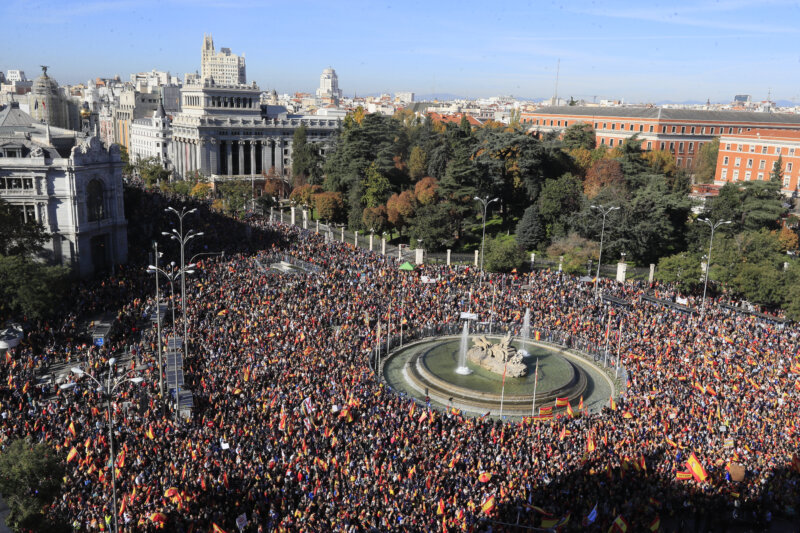 Una iniciativa organizada por organizaciones de la sociedad civil Bajo el lema "No en mi nombre: ni amnistía ni autodeterminación"