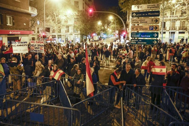 Decimoséptimo día de protestas en Ferraz