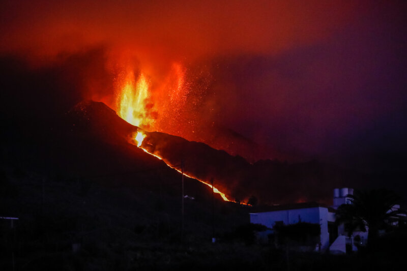 Identifican dos fallas tectónicas activas que "controlaron" la erupción en La Palma