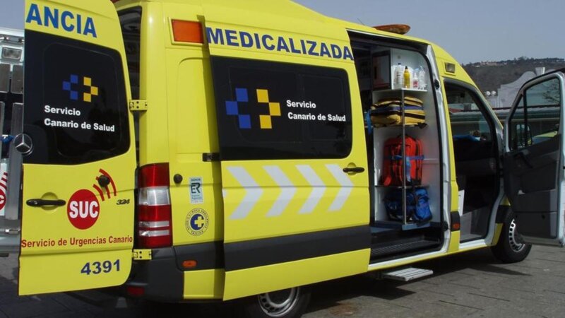 Una mujer resulta herida grave al ser atropellada en Santa Cruz de Tenerife
Imagen de archivo de ambulancias del SUC