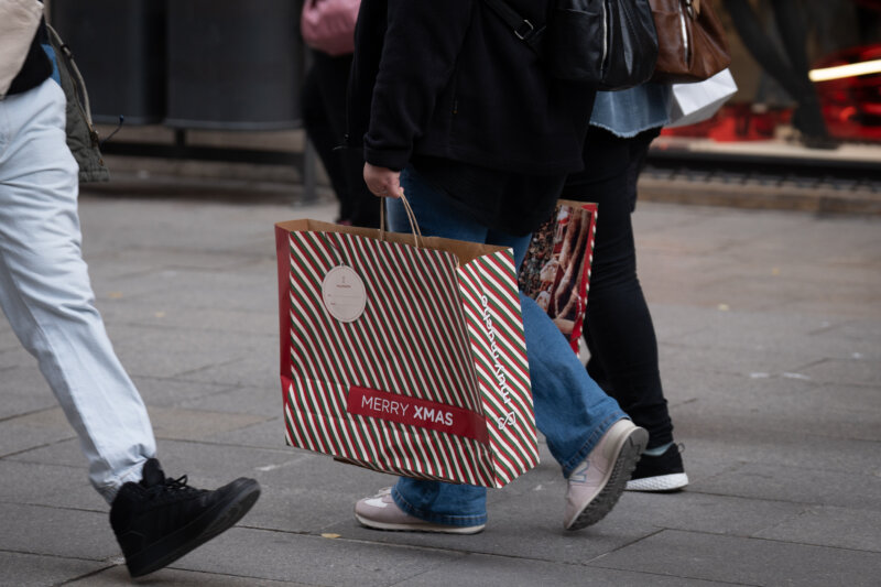 El 44% de los canarios se siente culpable cuando gasta más de lo planeado en regalos