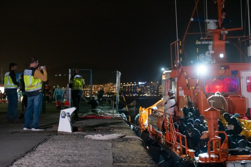 Salvamento acude al rescate de un cayuco a 207 km de La Gomera